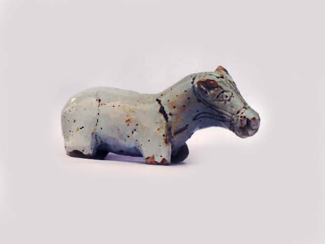 ڸ(ة) WHITE PORCELAIN HORSE 