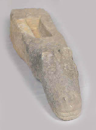 λ(ة) HORSE HEADED POST STONE 